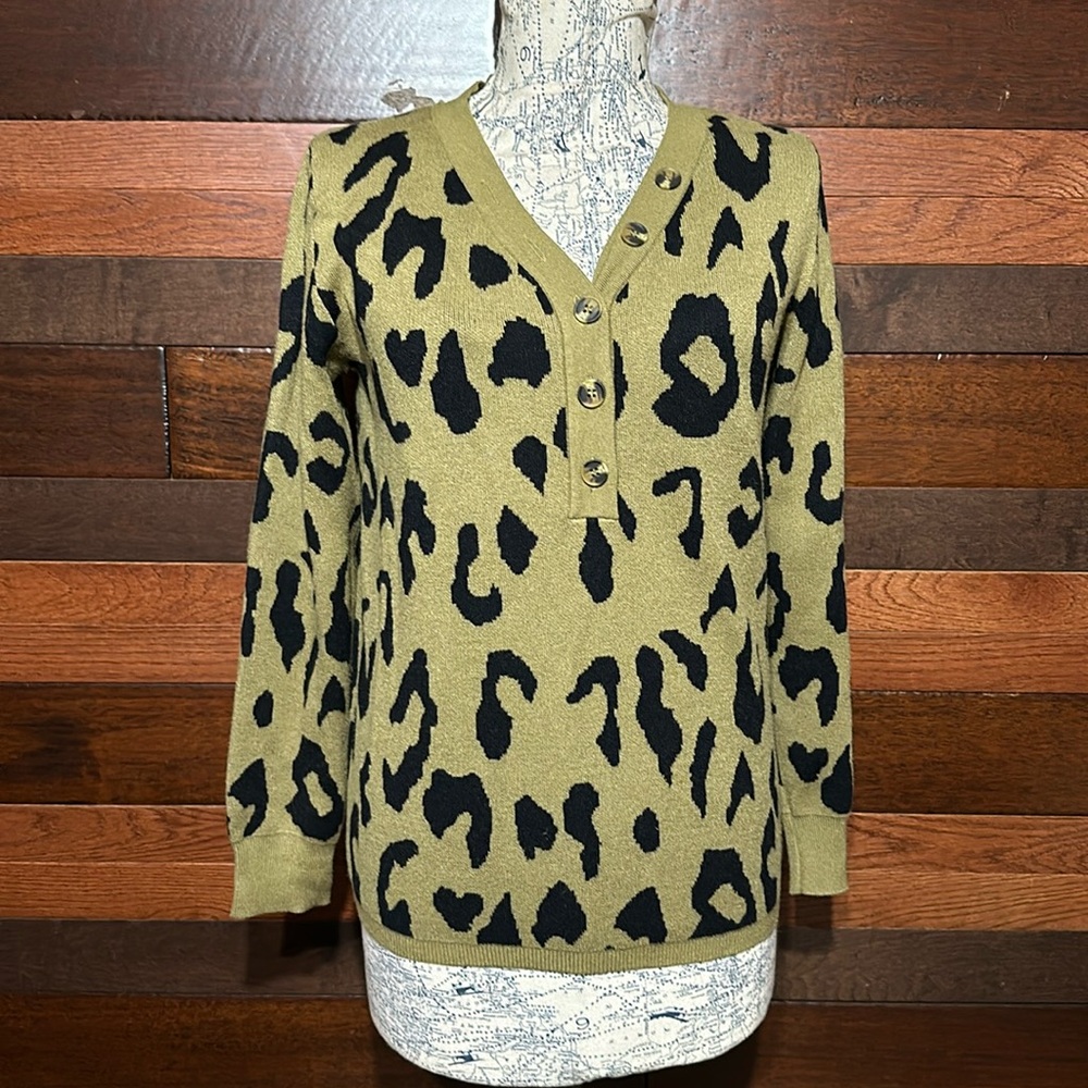 NWOT Meroketty V Neck Long Sleeve Olive Green Animal Print Sweater
